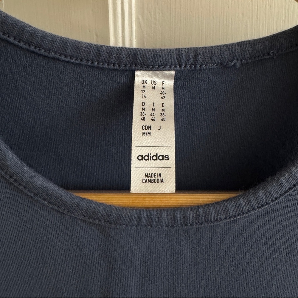 Women's Adidas Future Icons 3-Stripes Dress size Medium - Picture 4 of 6